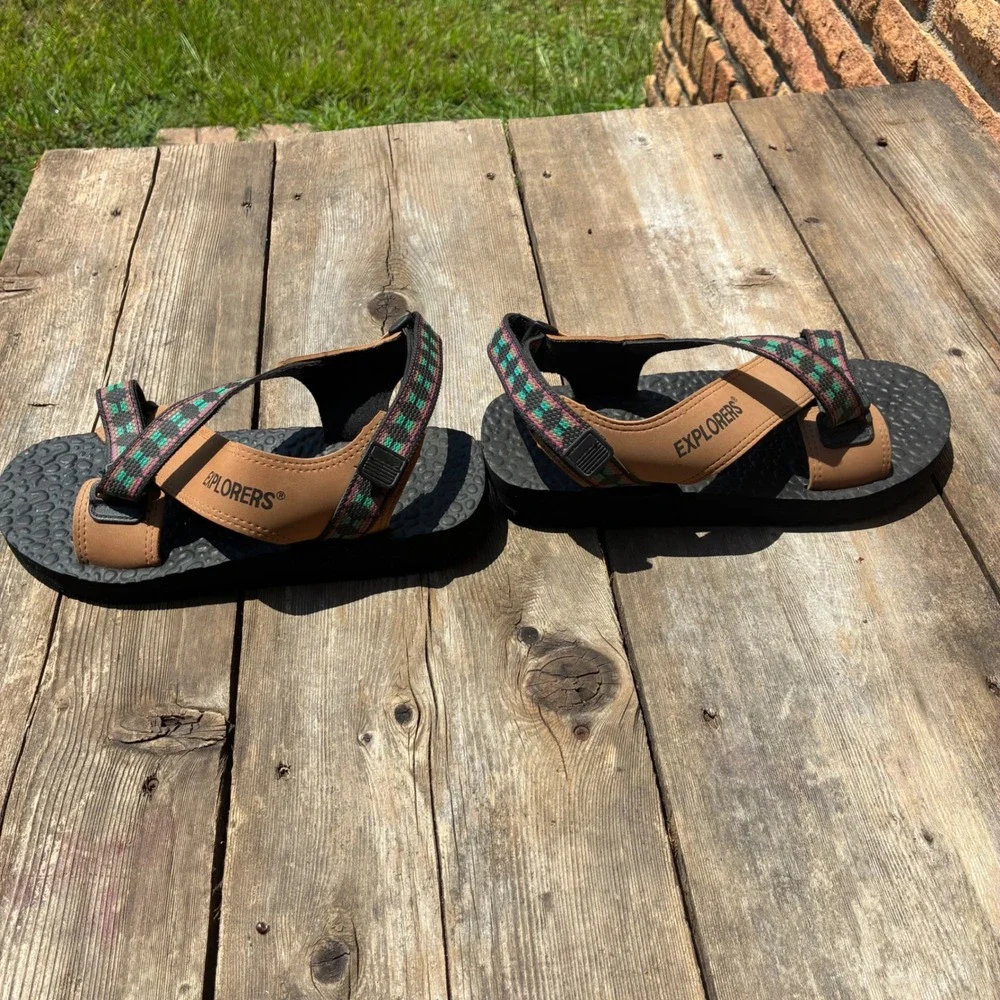 Vintage EXPLORERS Outdoors Hiking Sandals 9 Aztec Geometric Straps Gorpcore